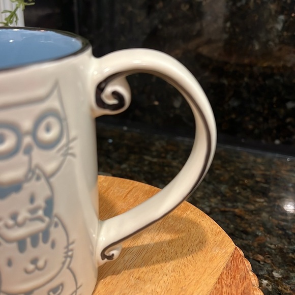 Cat Face Embossed Mug - Picture 3 of 10